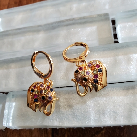 Elephant Gemstone Goldtone Earrings NWOT - Picture 9 of 9